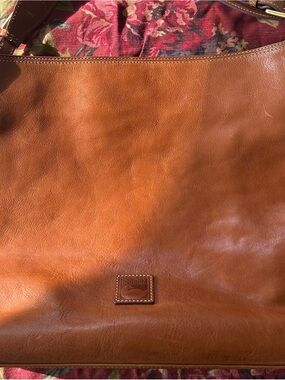 Dooney and Bourke XL Florentine Courtney Sak in Natural